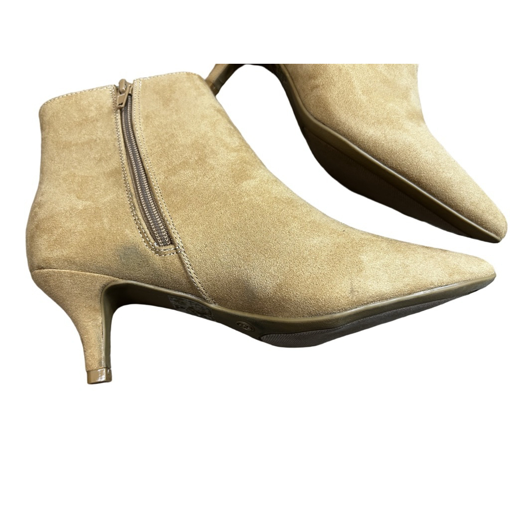 New without box Journee Collection Arely Kitten Heel Pointed Toe Bootie size 6.5 - Picture 7 of 8